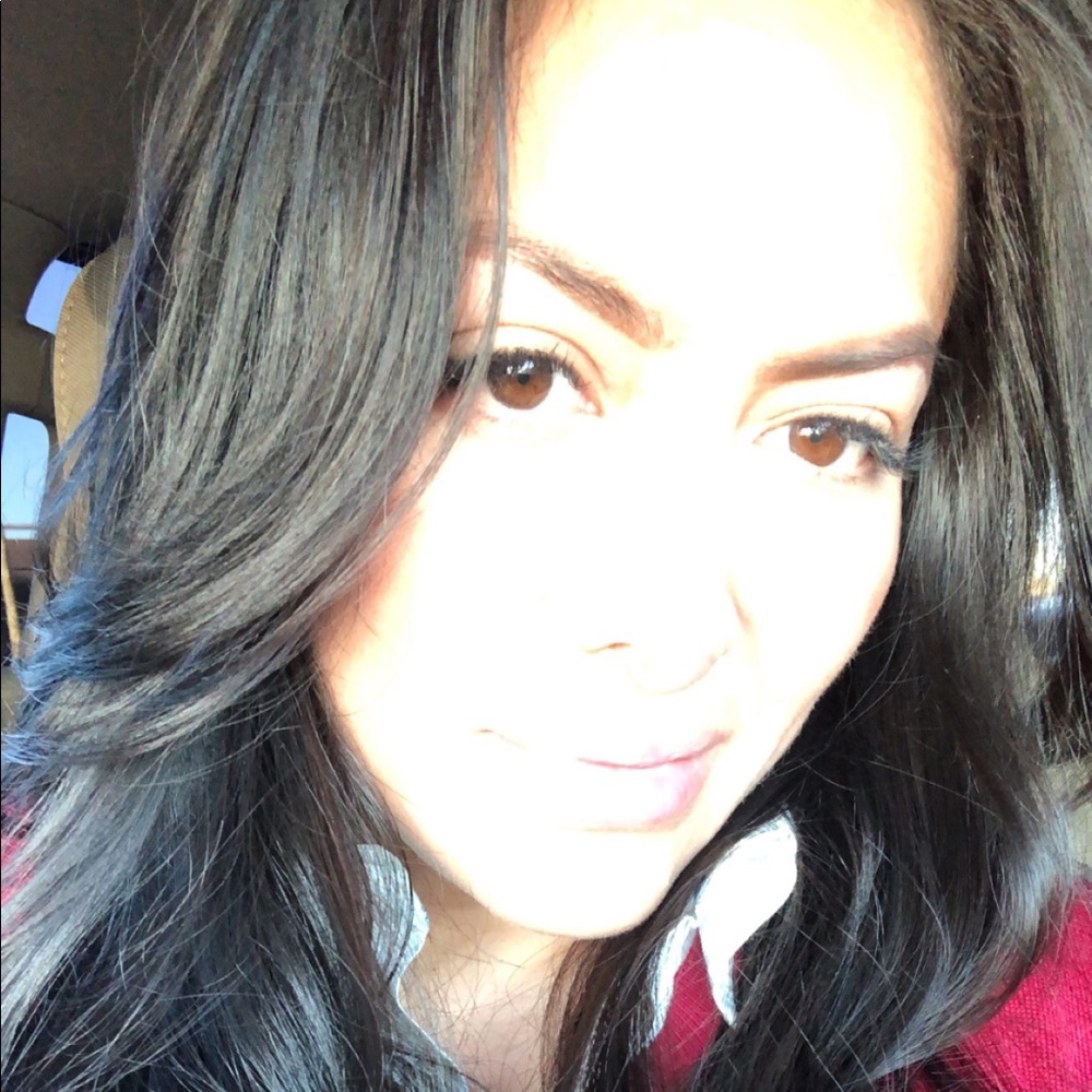 Meet your Posher, Ana